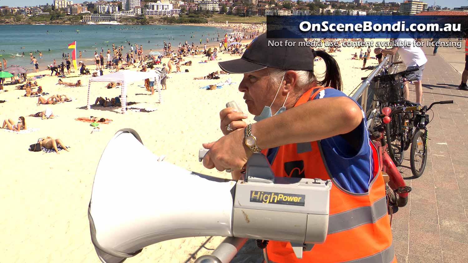 Police operation targets Bondi Beach beachgoers breaching COVID health orders